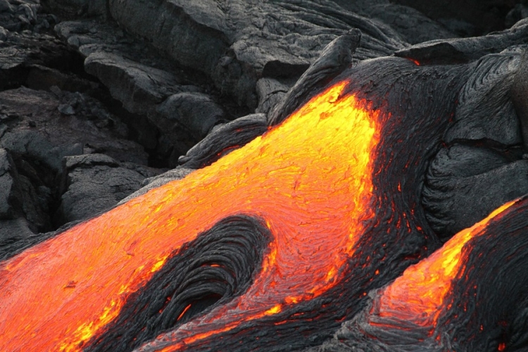 Erősödött a vulkáni tevékenység Hawaiion, a láva egy geotermikus erőművet veszélyeztet
