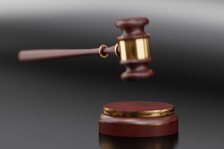 Buszsofőr és taxis dulakodott, vádat emeltek ellenük