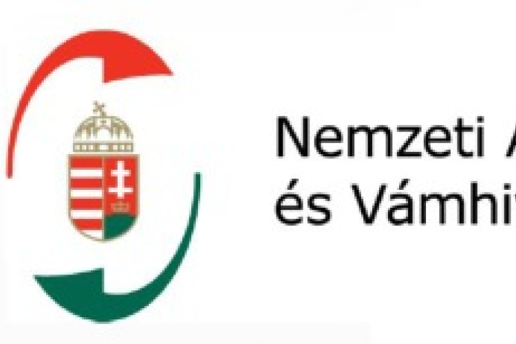 Hétmillió forintot érő hamis parfümmel furikázott