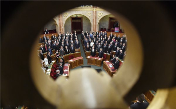 Több mint húsz javaslatról szavaz a Ház a nyári szünet előtt