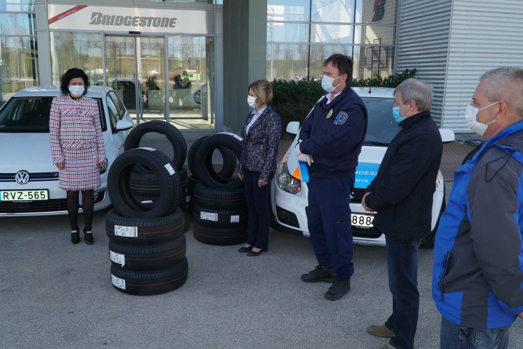 A járvány frontvonalában dolgozókat segíti abroncsaival a Bridgestone