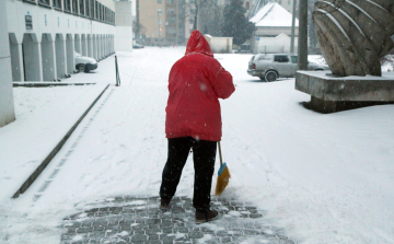 Országszerte csaknem kétezer tűzoltó van készenlétben a havazás miatt