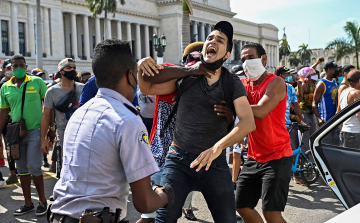 Az EU aggodalmát fejezte ki a kubai megmozdulások elfojtása, valamint a tüntetők és újságírók letartóztatása miatt