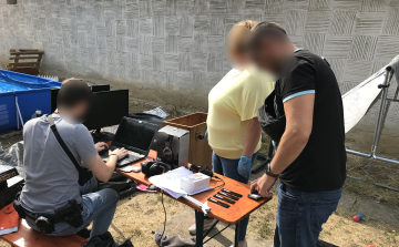 Többmilliós kárt okozó fiatal hackerekre csapott le a rendőrség