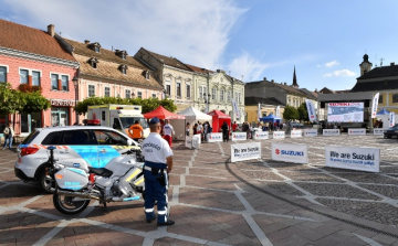 Légzsákok robbantak fel az esztergomi Széchenyi téren