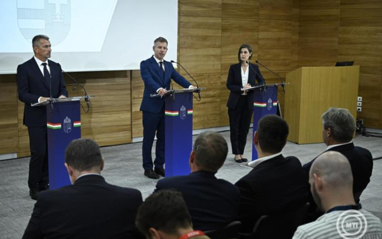 Paks - Magyar Péter: évtizedek óta nem látott mértékű energetikai beruházások indulnak
