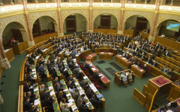 A kormány tagjait kérdezik a képviselők
