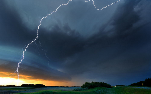 Heves zivatarra figyelmeztet a meteorológia