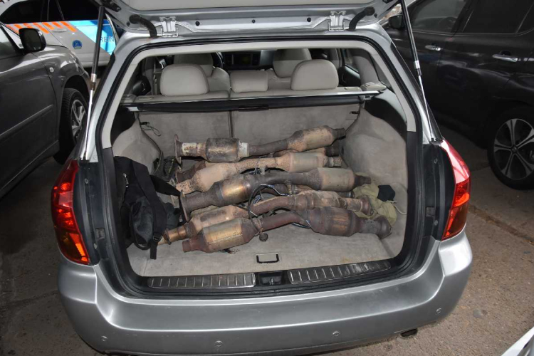 Katalizátor-tolvajokat fogtak