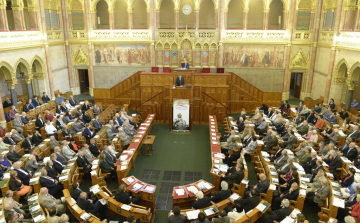 A kormány tagjait kérdezik a képviselők