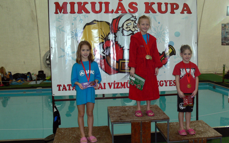 Mikulás kupa úszóverseny a Buborékban!