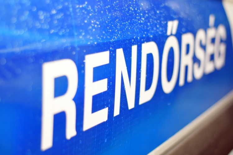 El akarta dobni magától az életét, a rendőrök mentették meg