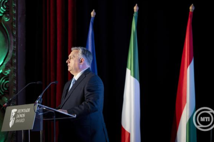 Orbán Viktor: a brüsszeli liberális elit nem maradhat a helyén