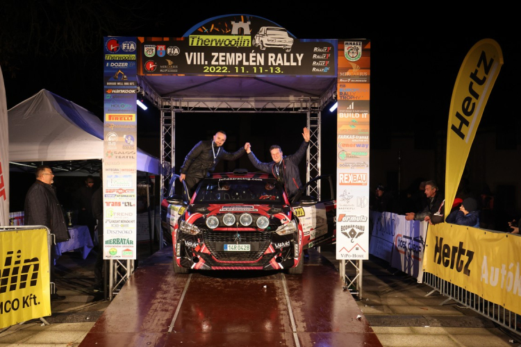 Nagyon tetszett a futam is és az autó is
