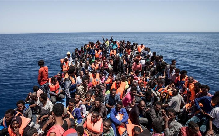 Olasz titkosszolgálat: dzsihadisták rejtőznek a tengeren érkező migránsok között