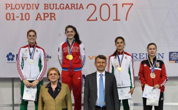 Csodálatosan csillogó párbajtőr ezüstérem a Vb-ről