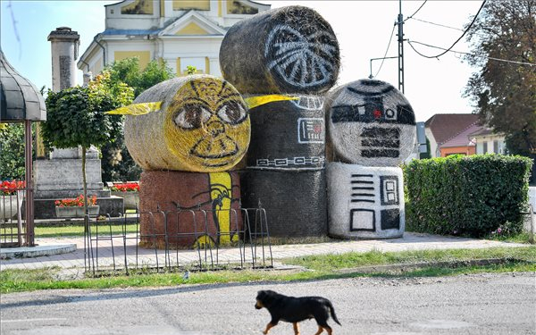 Star Wars-figurák szénabálákra festve? Igen!