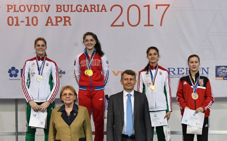 Csodálatosan csillogó párbajtőr ezüstérem a Vb-ről
