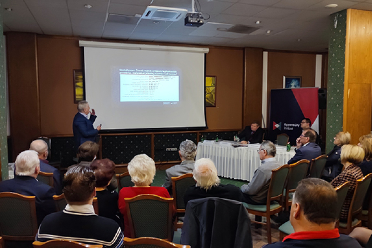 Tatabányai vállalatvezetőkkel találkozott az Egyensúly Intézet