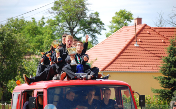 Ott folytatják, ahol tíz éve... nem hagyták abba...