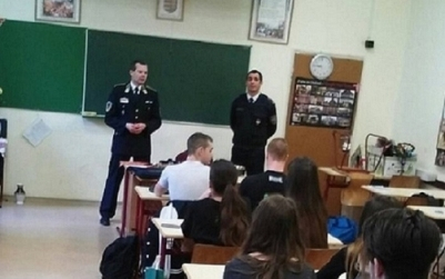 RENDŐRÖK AZ ISKOLÁBAN